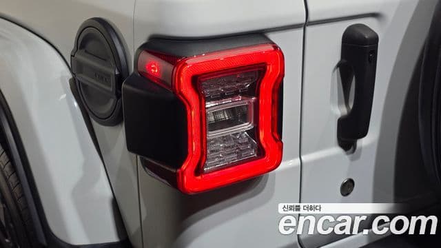 Jeep Wrangler 2019 — ფოტო 31/31