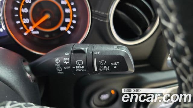 Jeep Wrangler 2019 — ფოტო 26/31