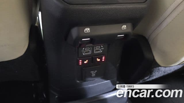 Jeep Wrangler 2019 — ფოტო 21/31