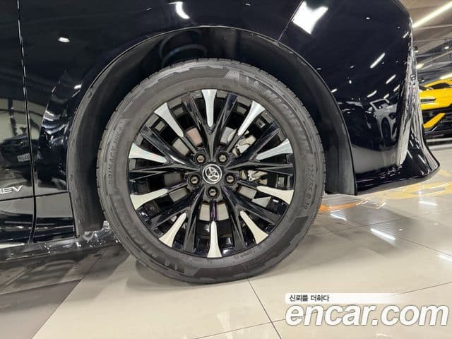 Toyota Alphard 2024 — ფოტო 13/16