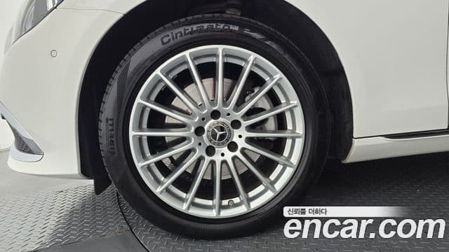 Mercedes-Benz E-Class 2023 — ფოტო 5/20