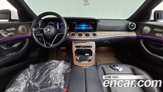 Mercedes-Benz E-Class 2023 — ფოტო 7/20