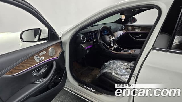 Mercedes-Benz E-Class 2023 — ფოტო 10/20