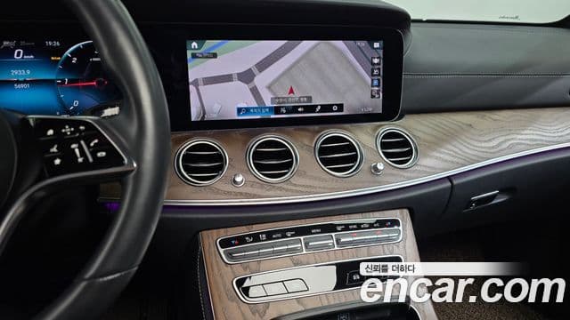 Mercedes-Benz E-Class 2023 — ფოტო 12/20