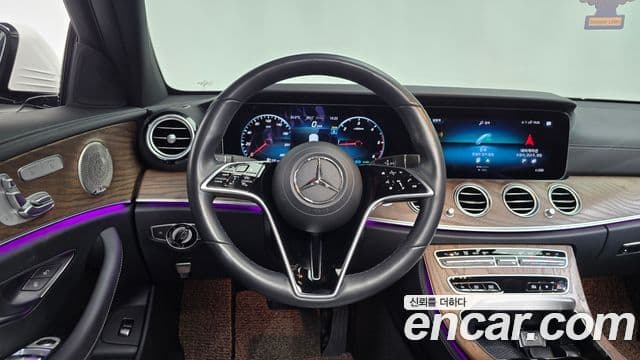 Mercedes-Benz E-Class 2023 — ფოტო 13/20