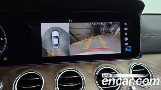 Mercedes-Benz E-Class 2023 — ფოტო 14/20