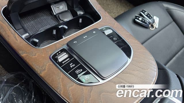 Mercedes-Benz E-Class 2023 — ფოტო 15/20