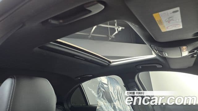 Mercedes-Benz E-Class 2023 — ფოტო 17/20