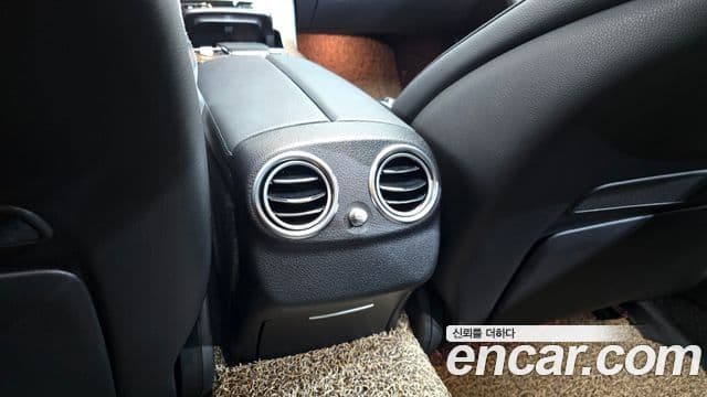 Mercedes-Benz E-Class 2023 — ფოტო 20/20