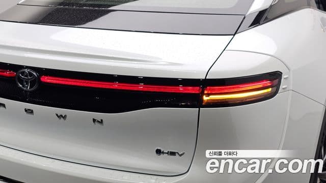 Toyota Crown Crossover 2026 — Photo 9/35