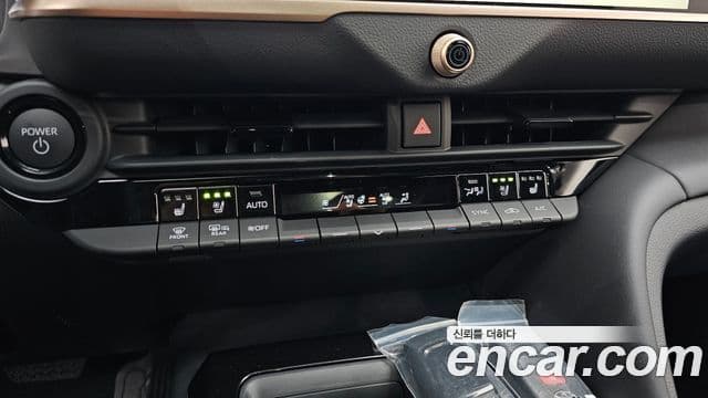 Toyota Crown Crossover 2026 — Photo 20/35