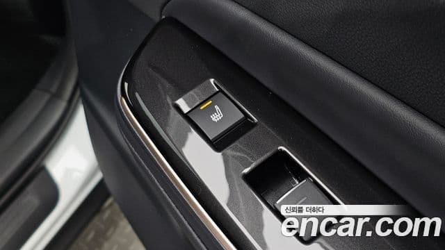 Toyota Crown Crossover 2026 — Photo 19/35