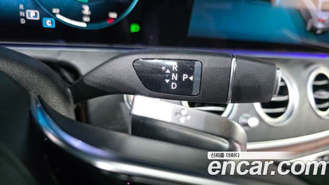 Mercedes-Benz E-Class 2023 — Şəkil 9/20