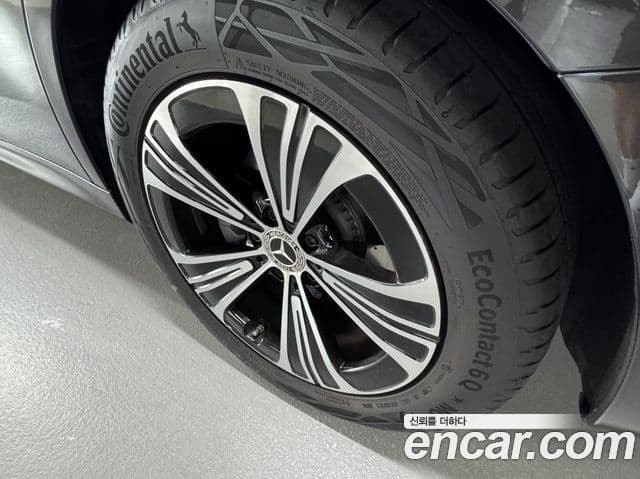 Mercedes-Benz E-Class 2025 — ფოტო 4/20