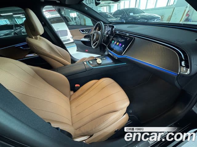 Mercedes-Benz E-Class 2025 — ფოტო 8/20