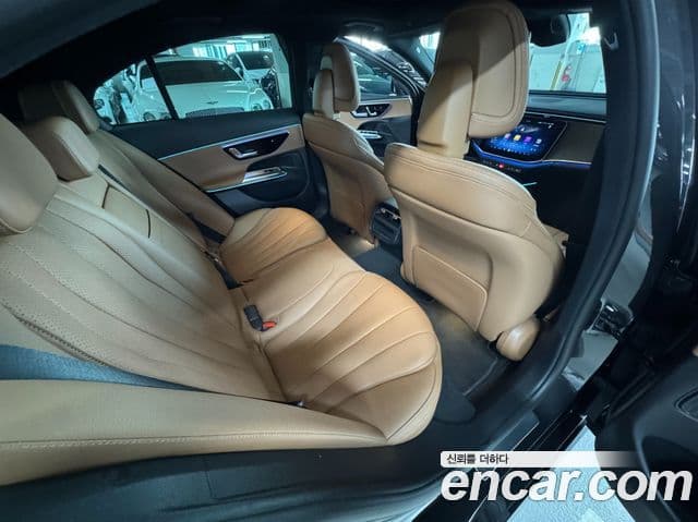 Mercedes-Benz E-Class 2025 — ფოტო 11/20