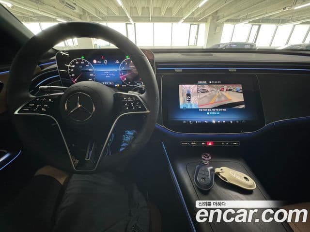 Mercedes-Benz E-Class 2025 — ფოტო 13/20