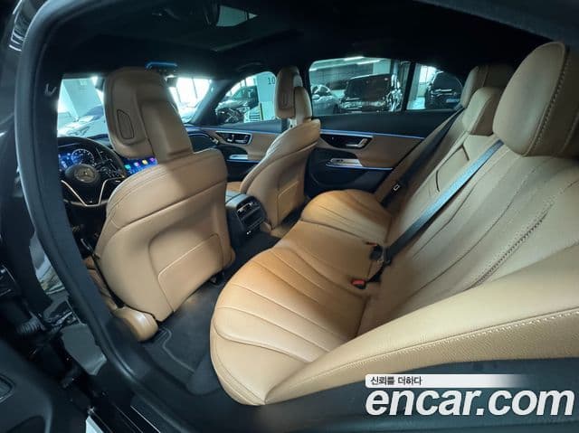Mercedes-Benz E-Class 2025 — фото 15 из 20