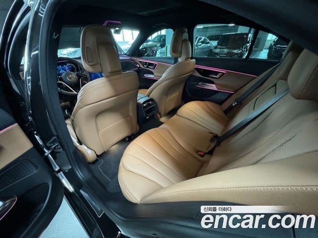 Mercedes-Benz E-Class 2025 — ფოტო 18/20