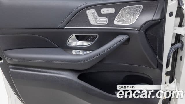 Mercedes-Benz GLE-Class 2024 — Photo 12/19