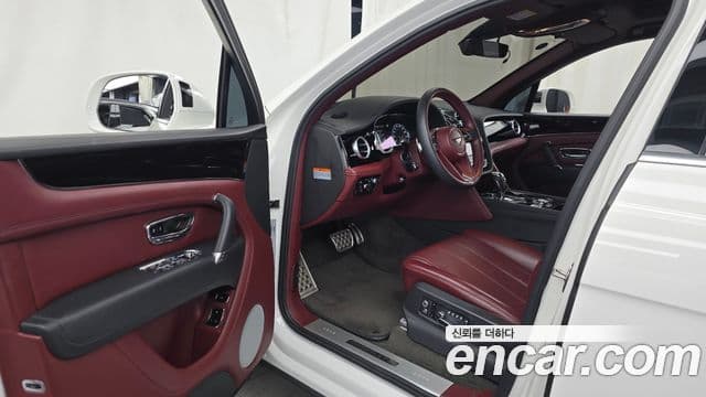 Bentley Bentayga 2020 — Photo 18/20