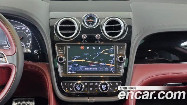Bentley Bentayga 2020 — Photo 12/20