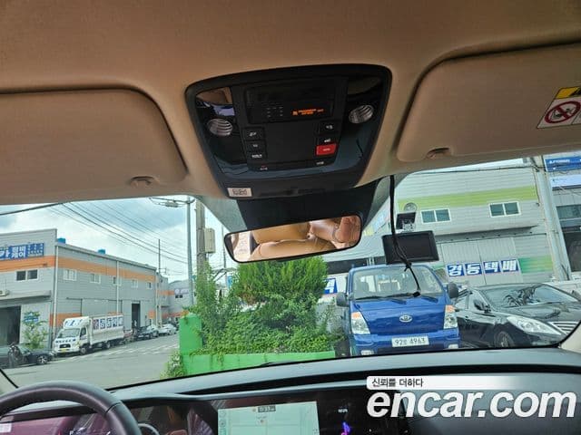Kia Carnival 2022 — ფოტო 14/20