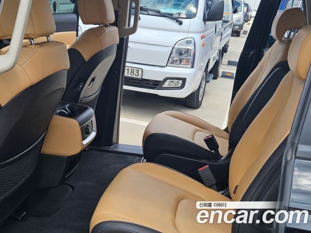 Kia Carnival 2022 — ფოტო 17/20