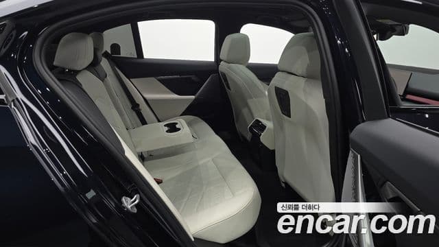 BMW 5 Series 2026 — ფოტო 16/33