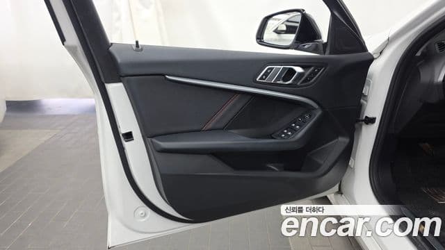 BMW 1 Series 2020 — Photo 28/31
