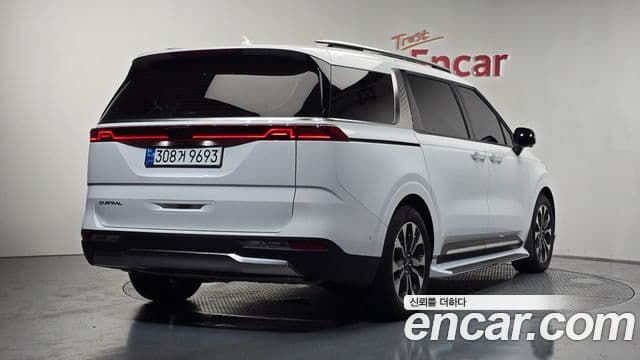 Kia Carnival 2023 — ფოტო 2/20