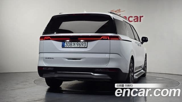 Kia Carnival 2023 — ფოტო 4/20