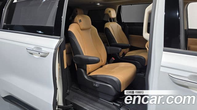 Kia Carnival 2023 — ფოტო 11/20