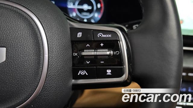 Kia Carnival 2023 — ფოტო 16/20