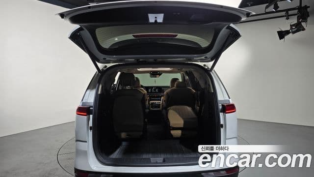 Kia Carnival 2023 — ფოტო 20/20