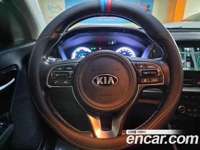 Kia Niro 2019 — ფოტო 8/20