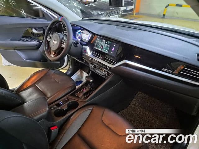 Kia Niro 2019 — ფოტო 16/20