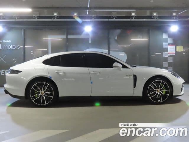 Porsche Panamera 2023 — ფოტო 7/20
