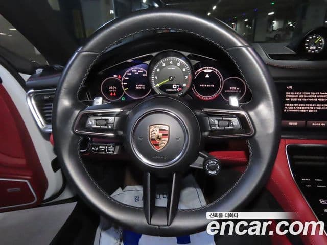 Porsche Panamera 2023 — ფოტო 17/20