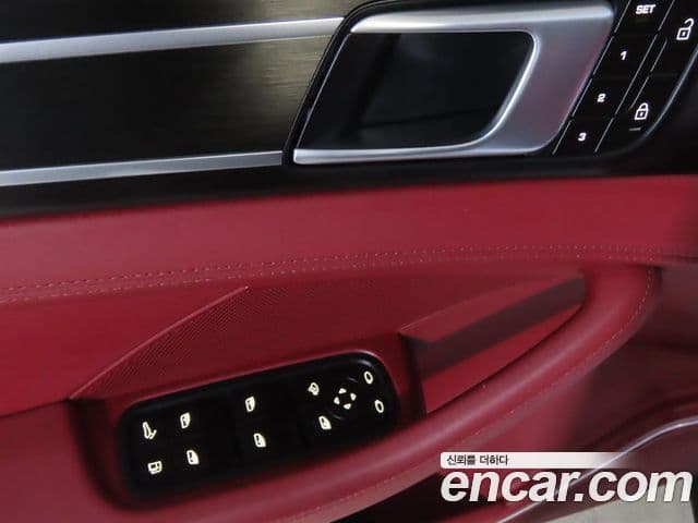 Porsche Panamera 2023 — ფოტო 19/20
