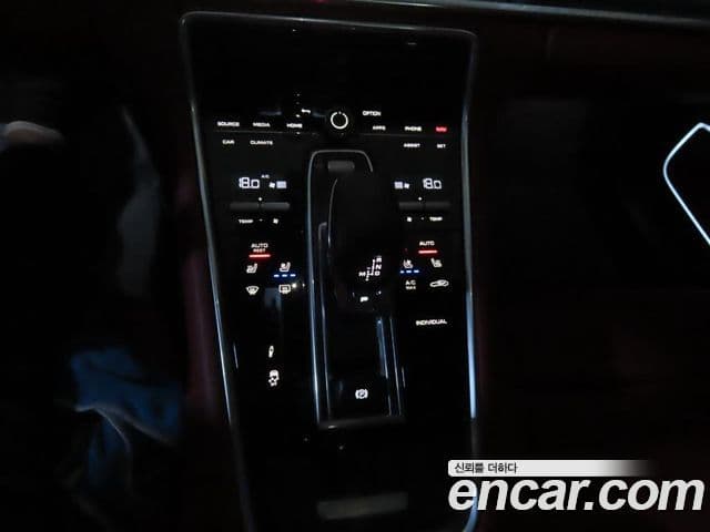 Porsche Panamera 2023 — ფოტო 11/20