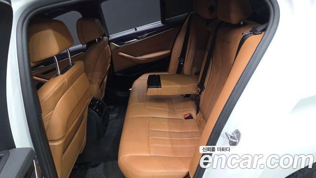 BMW 5 Series 2022 — Фото 12/20