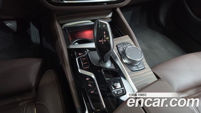 BMW 5 Series 2023 — фото 9 из 20