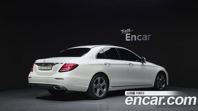 Mercedes-Benz E-Class 2019 — Фото 2/20