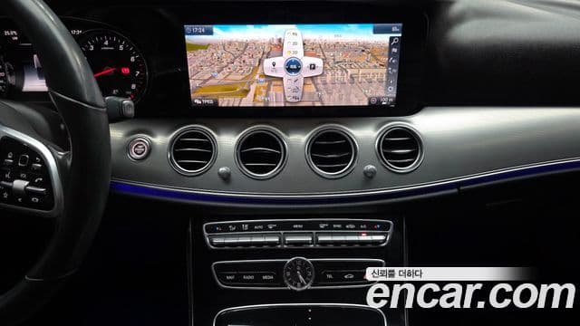 Mercedes-Benz E-Class 2019 — Фото 15/20