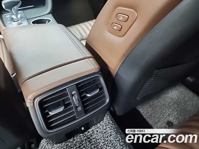 Genesis G70 2019 — ფოტო 18/19