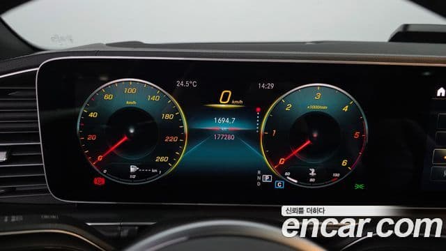 Mercedes-Benz GLE-Class 2021 — ფოტო 8/20