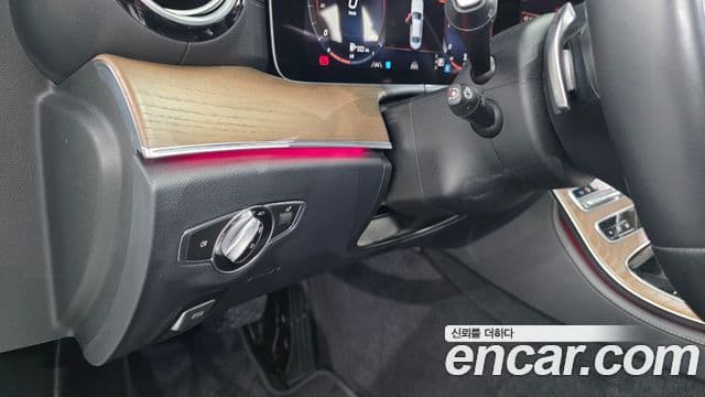 Mercedes-Benz E-Class 2021 — Şəkil 19/20