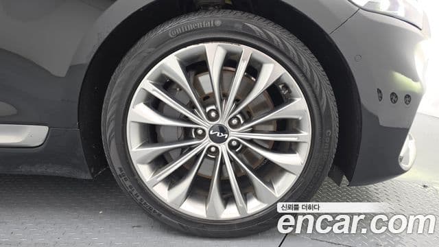 Kia The K9 2023 — Photo 25/36