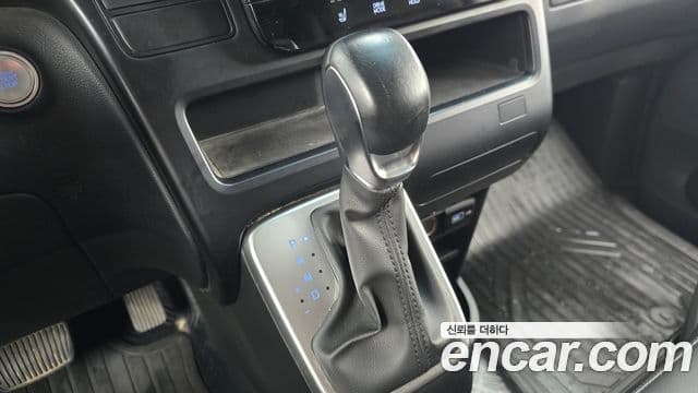 Hyundai Staria 2022 — ფოტო 7/20